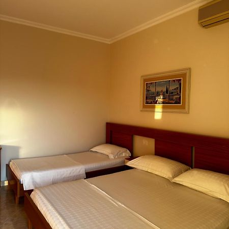 Ami Apartament Vlore Exterior photo